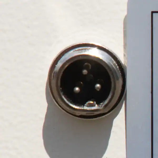 Draufsicht auf ein industrielles Vakuumanschlussstück, Teil der VAUPEL Absaugtechnik, für saubere Luftfilterung und Staubabsaugung in der Produktion.
