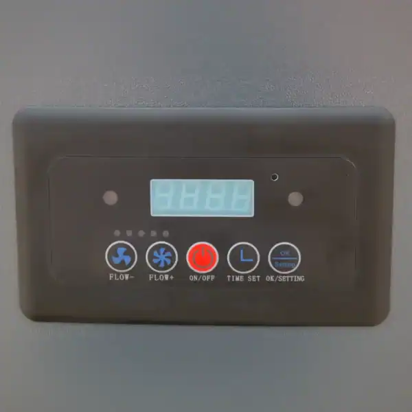 Steuerungseinheit für Absauganlagen bei VAUPEL Absaugtechnik, mit digitalem Display und Bedienelementen für Luftstromregulierung und Zeitsteuerung.