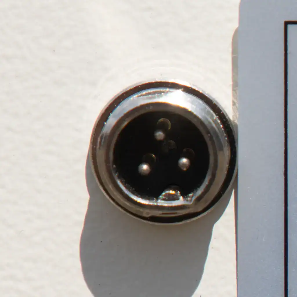 Draufsicht auf ein industrielles Vakuumanschlussstück, Teil der VAUPEL Absaugtechnik, für saubere Luftfilterung und Staubabsaugung in der Produktion.