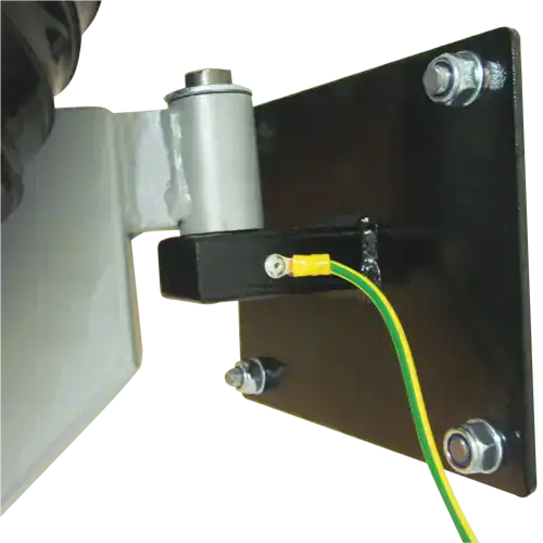 Schmutzabweisende Absauganlage für industrielle Staub- und Partikelfiltration in der Fertigung.