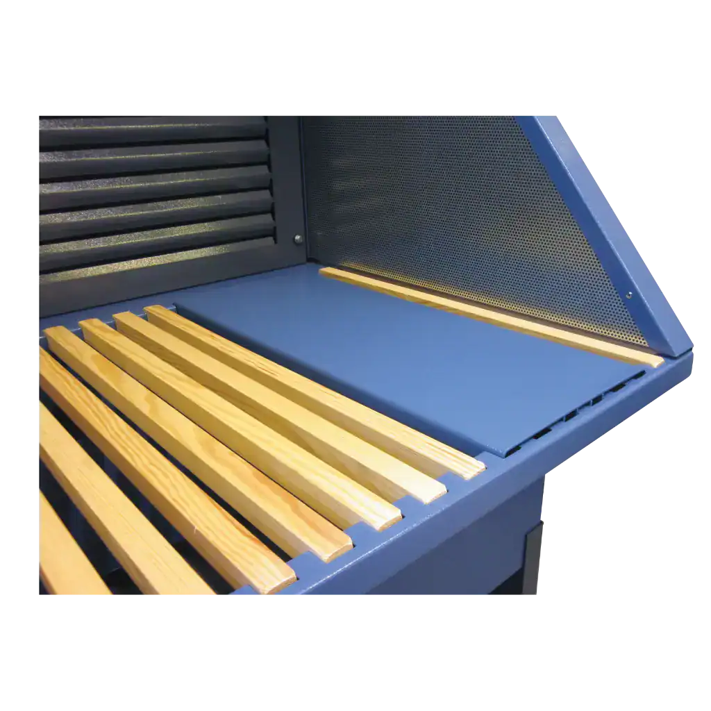 Schaltschrank mit integrierter Absaugtechnik und Holzablage, ideal für industrielle Luftreinigung und Staubabsaugung.