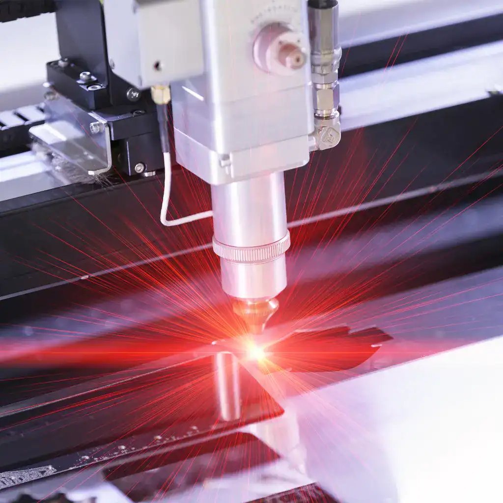 Laser-Schweißtechnik bei VAUPEL Absaugtechnik für saubere und präzise Fertigung. Modernes Absaugsystem sorgt für effiziente Staub- und Schadstoffabsaugung bei industriellen Schneid- und Schweißprozessen.