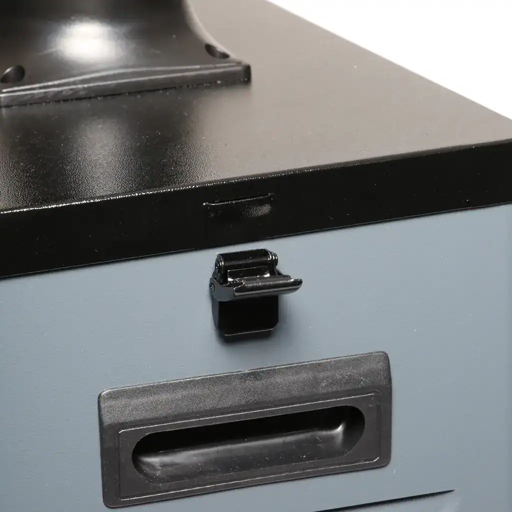 Hochwertige Absaugtechnik für Industrie- und Handwerksanwendungen, robuste Konstruktion, zuverlässige Staubrückhaltung und effiziente Luftabsaugung, Made in Germany.