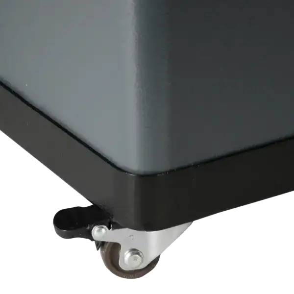 Stabiler Rollenfuß an einem Absaugtechnik-Gerät, flexible Bewegung für industrielle Staubsauger.